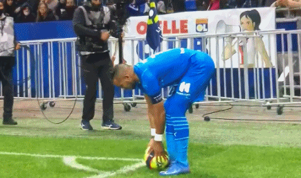 海港在亚冠已跨赛季10场不胜，上次赢球是整整一年前（海港亚冠跨季10场未尝胜绩，距上次取胜已满一年）