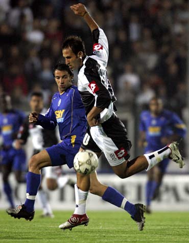 浮嶋敏：对手的阵型与我们预测不同，球员花了一些时间去适应（浮嶋敏：对手阵型出乎预期，球员花了些时间完成适应）