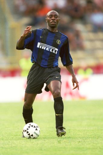 上肢力量对足球的重要性（上肢力量在足球中的关键作用）