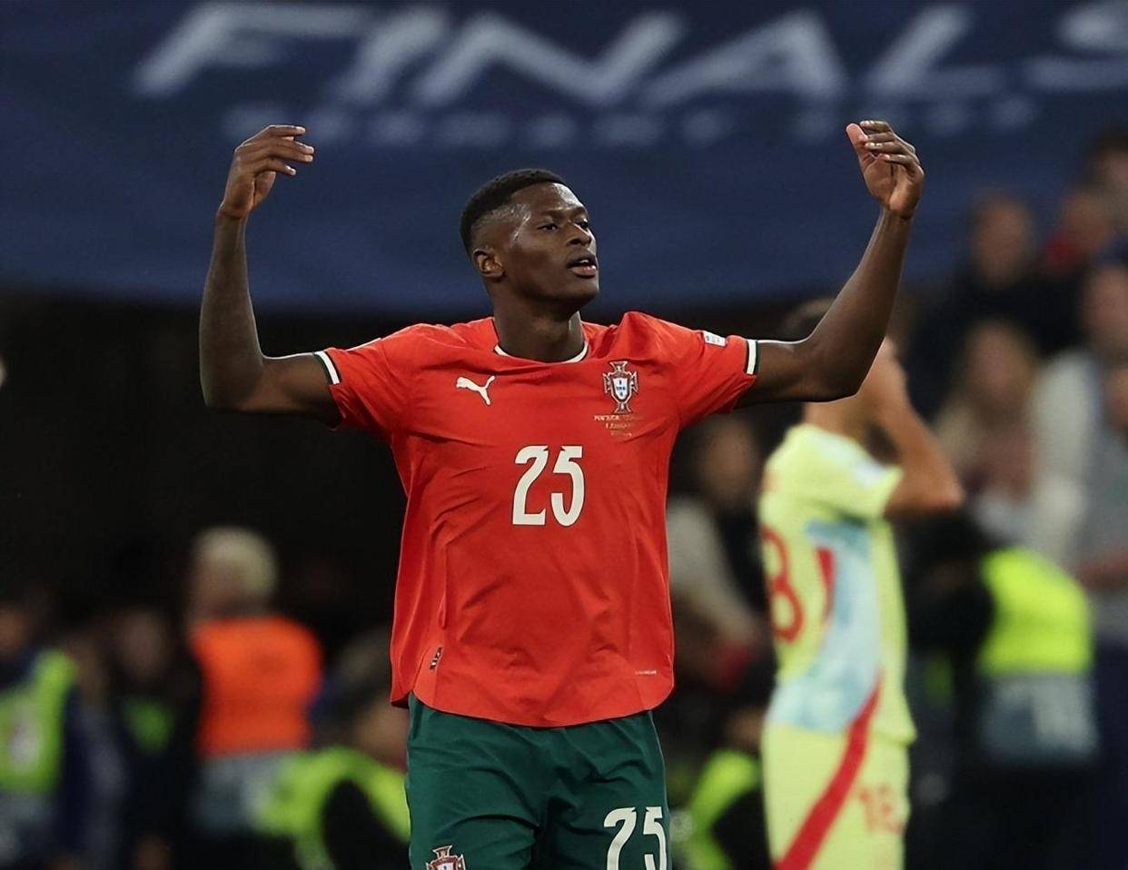 曼联本赛季3位主帅战绩 范尼成绩最好阿莫林最烂（曼联本季三帅战绩盘点：范尼最佳，阿莫林垫底）