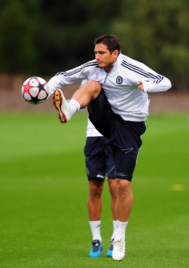 孤军奋战！皇马主帅阿隆索遭遇最严峻考验，11名球员缺阵或成致命打击（单枪匹马！皇马主帅阿隆索迎来最严酷考验，11将缺席恐成致命打击）