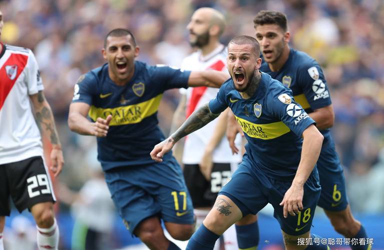 加斯佩里尼率队五次欧联杯赛季首战均获胜，且每次至少打进2球（加斯佩里尼执教球队欧联杯赛季揭幕战五战全胜，场场至少攻入2球）