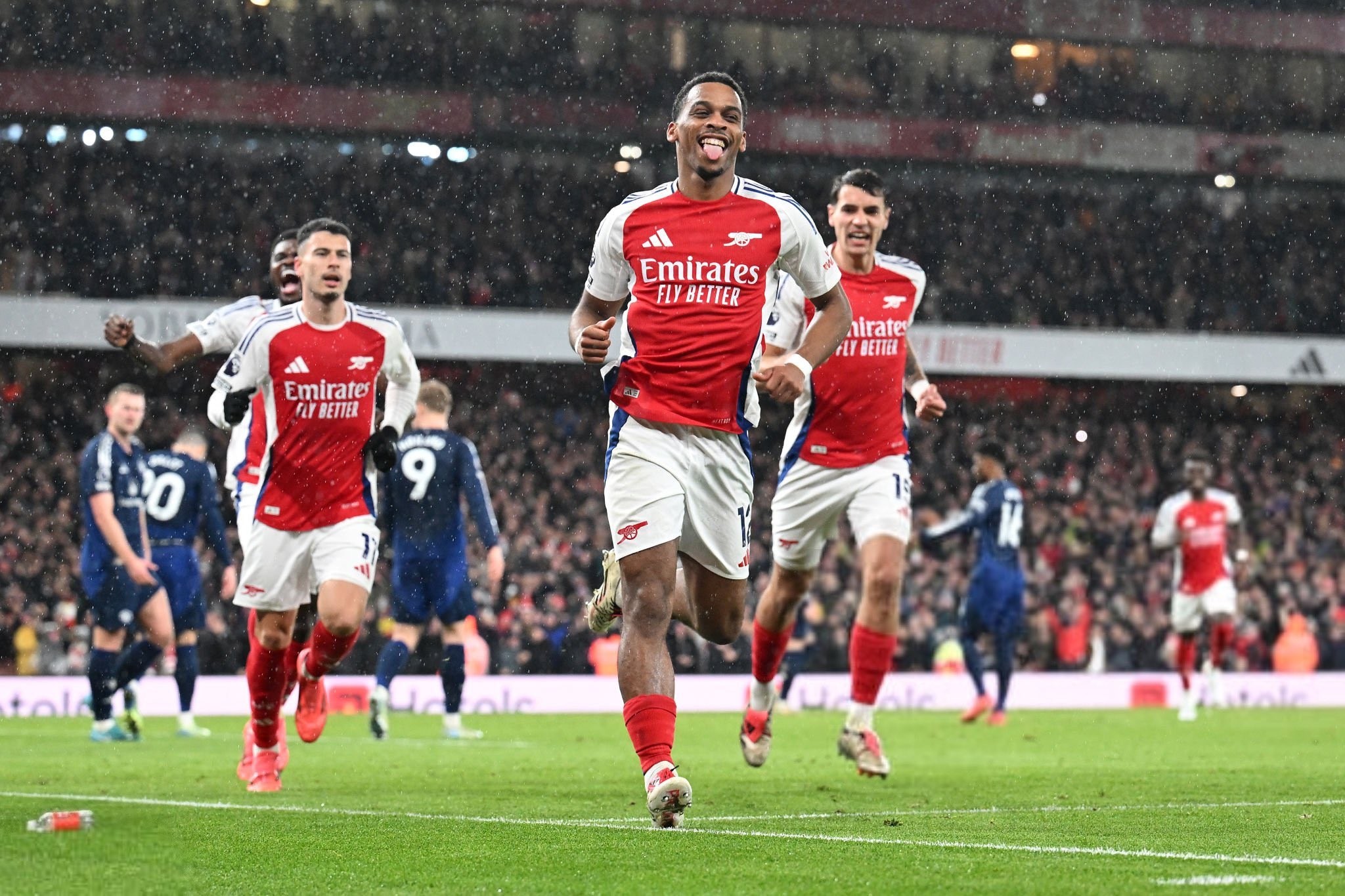 湖凯大战伤病报告：东契奇缺席，斯玛特和杰伦·布朗出战成疑（湖凯之战伤情更新：东契奇无缘登场，斯玛特与杰伦·布朗出战存疑）