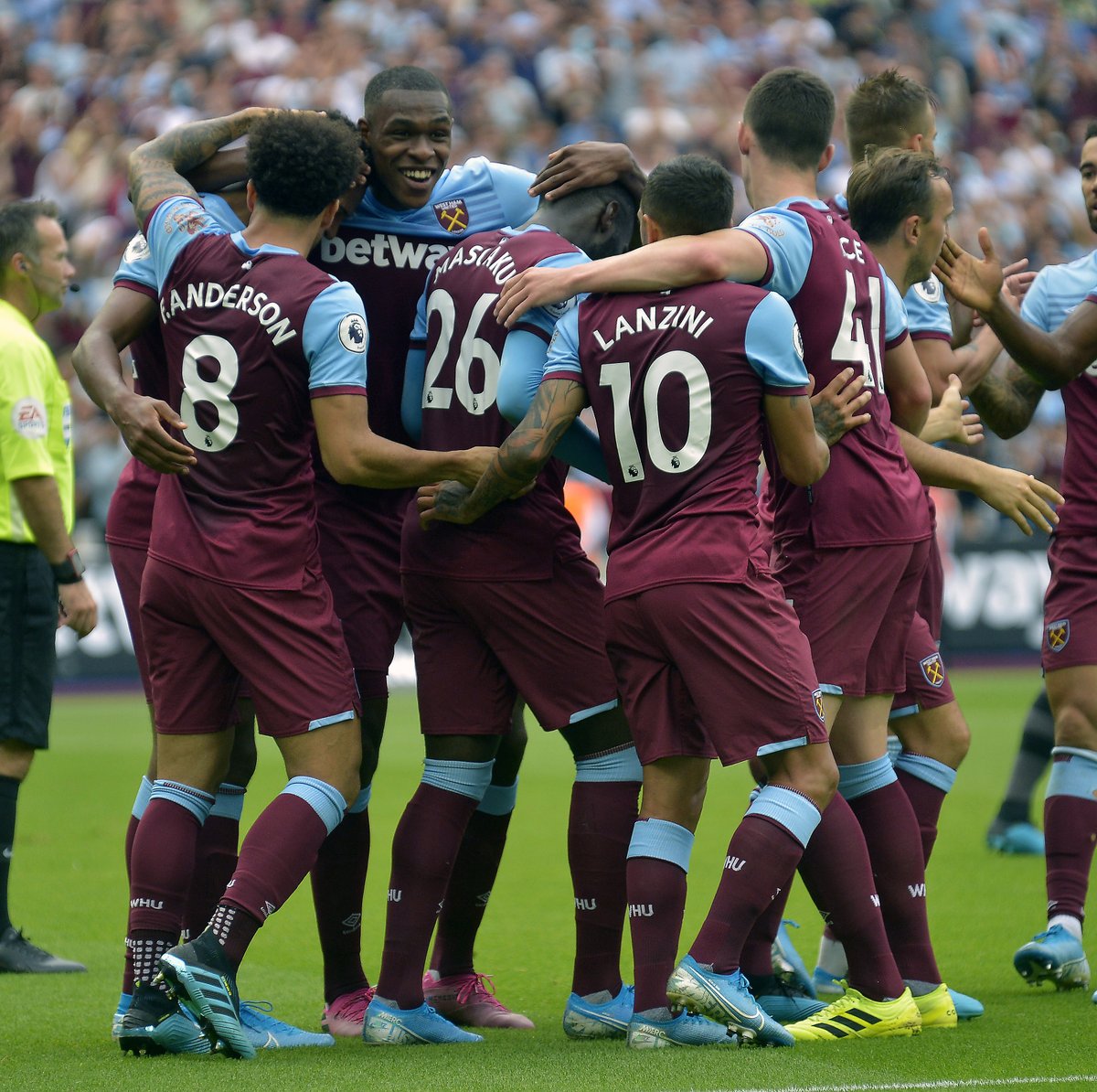 广东启程俱乐部杯！萨姆纳不提裤子，奎因帅气，杨溢也随队出征！（广东启程俱乐部杯开战：萨姆纳造型随性，奎因帅气依旧，杨溢随队出征）